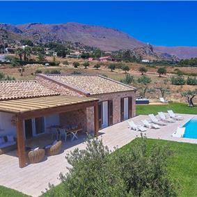 3 bedroom villa with infinity pool and jacuzzi, Scopello, sleeps 5-6